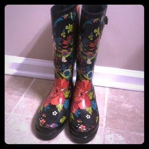 Multi Color Rain boots beautiful size 7